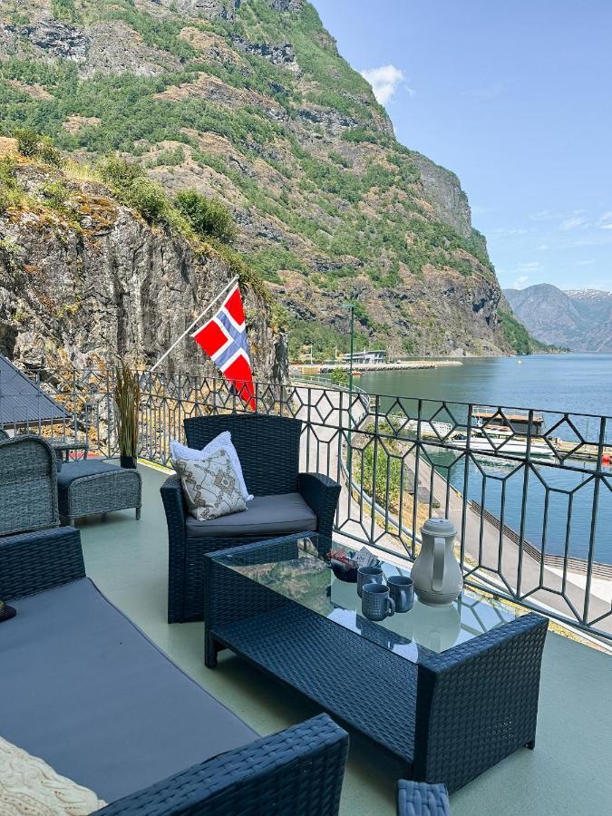 Svingen Guesthouse - Panoramic Fjord Views In Flåm Extérieur photo