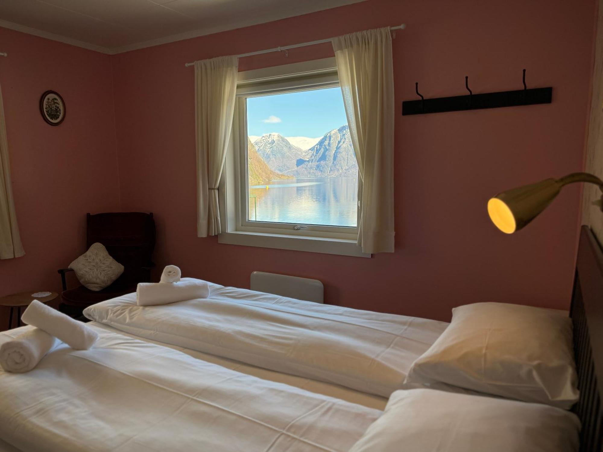 Svingen Guesthouse - Panoramic Fjord Views In Flåm Extérieur photo